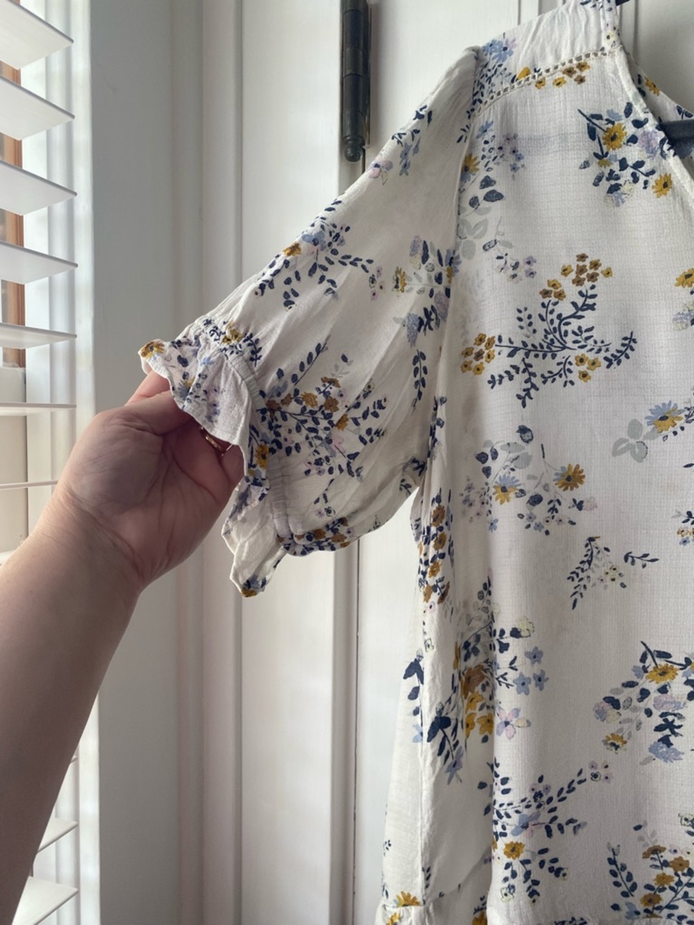 Lucky Brand airy lightweight floral blouse XL white blue yellow - Picture 5 of 7